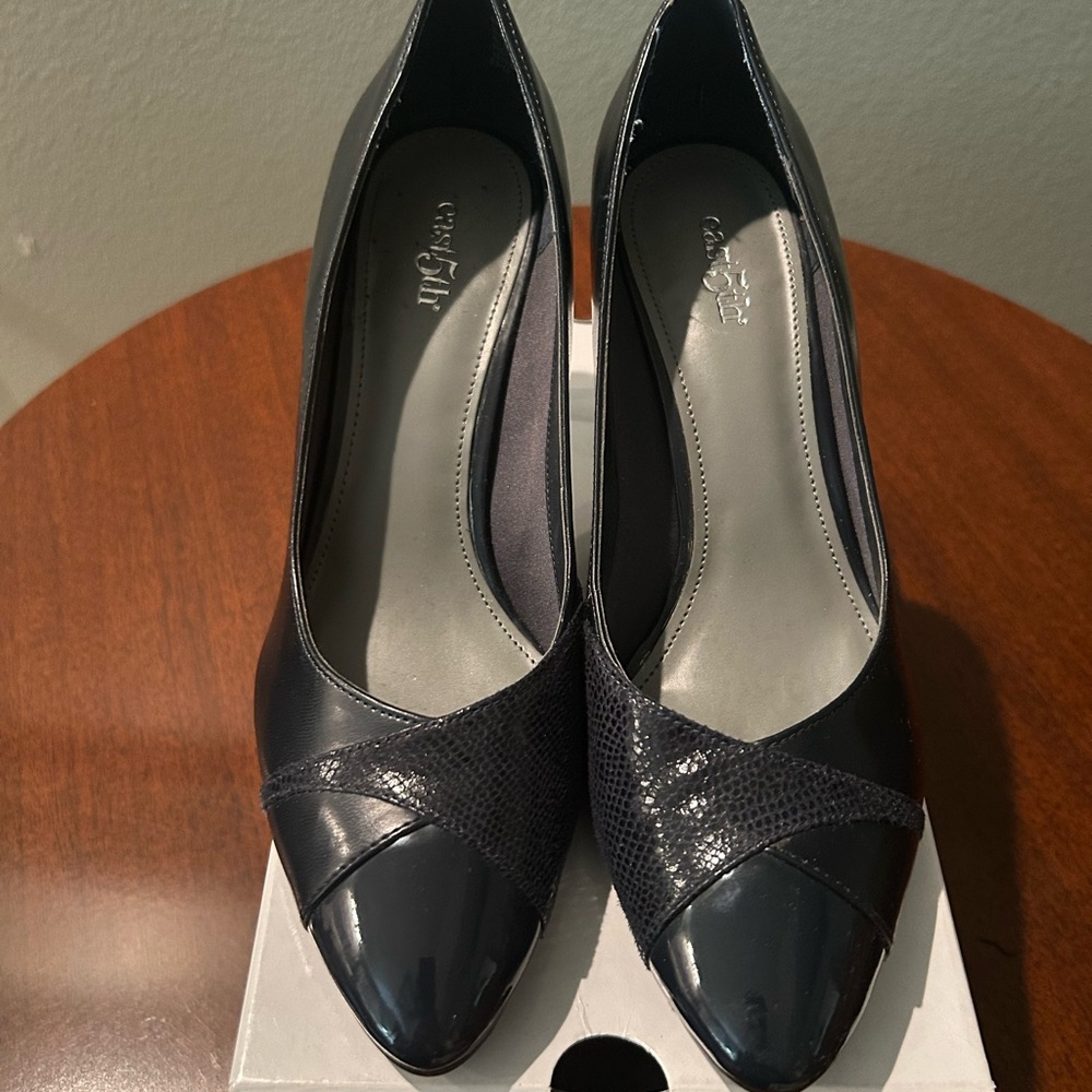 NWT-East 5th Dark Navy Heels Classic Design. 8M